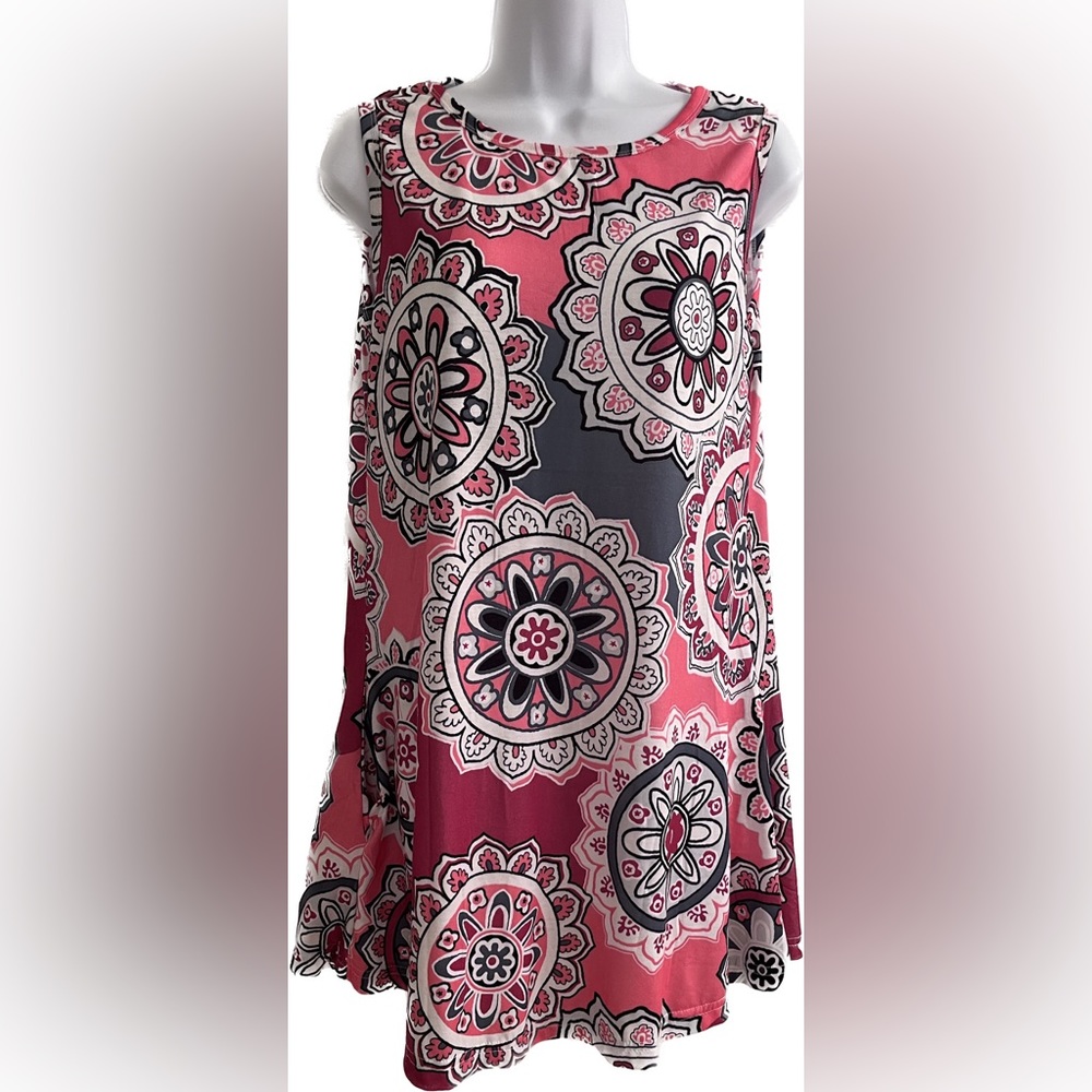 Cute, colorful sleeveless sundress with pockets.  Petite small